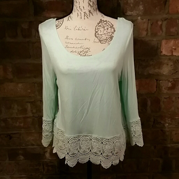 Rue21 Tops - *NWT* Rue21 crochet trim top